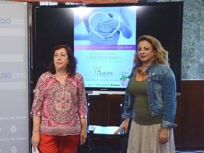 La vicepresidenta y consejera insular de Acción Social, Cristina Valido, junto a la presidenta de la Asociación de Mujeres con Cáncer de Mama de Tenerife María Carmen Bonfante