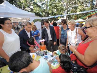 Autoridades visitados los diversos stands con actividades