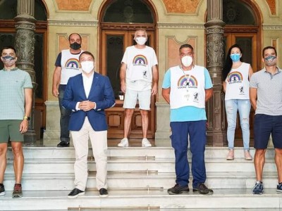 El Alcalde de Santa Cruz de Tenerife junto a los organizadores y participantes del Reto COVI-19