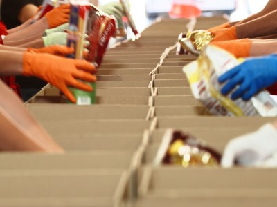 Cajas de alimentos destinados a los más necesitados