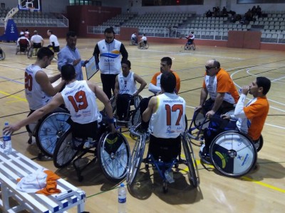 Un momento del encuentro entre los 2 clubes