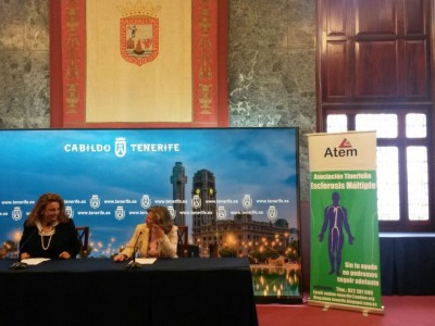 La Consejera Insular Dña. Cistina Valido García y Dña. Mari Carmen Aleman, presidenta de ATEM.