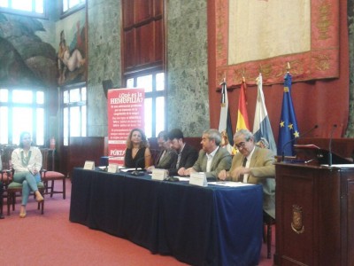 El Presidente del Escmo. Cabildo Insular de Tenerife D. Carlos Alonso, la Consejera Insular Dña. Cristina Valido García, el Consejero Insular D. Aurelio Abreu, El presidente del CERMI Canarias D. Francisco Javier Bencomo y el Presidente de AHETE D. Eusebio Javier Jiménez