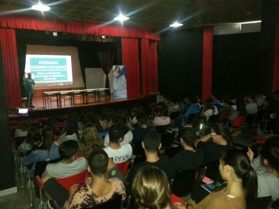 El técnico de la Oficina de Voluntariado impartiendo el taller