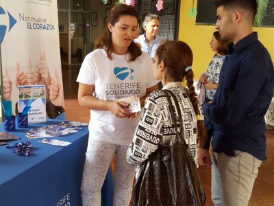 Stand informativo del Programa Tenerife Solidario en el IES Lucas Martín