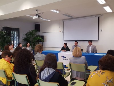 Un instante de la presentación de la entrega de los bonos