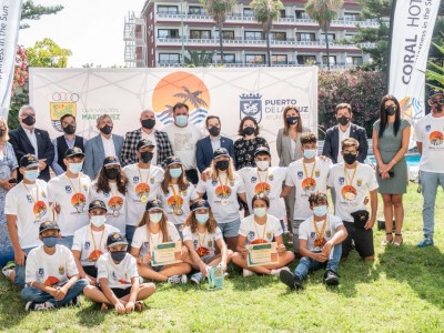 Representantes de La cadena hotelera canaria Coral Hotels y el Club Natación Martiánez