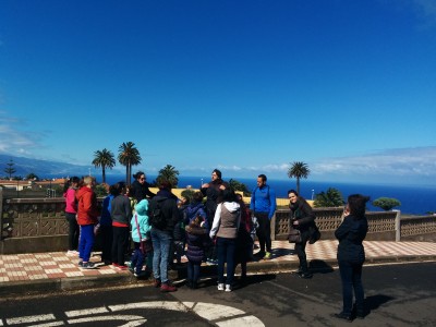 El grupo de menores de Padre Laraña en el exterior de CULTESA