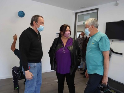 La presidenta del IASS y consejera de Acción Social del Cabildo de Tenerife, Marián Franquet, visitando la sede de la Asociación Provincial de Familiares y Enfermos de Parkinson de Santa Cruz de Tenerife