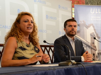 La consejera insular de Acción Social, Cristina Valido y vicerrector de Relaciones con la Sociedad de la ULL, Francisco Javier García