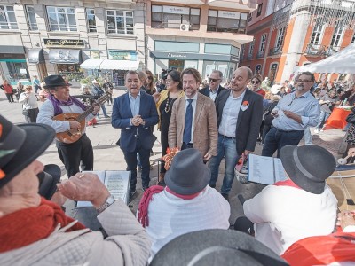 Visita de las diversas autoridades al Mercadillo de ANSINA