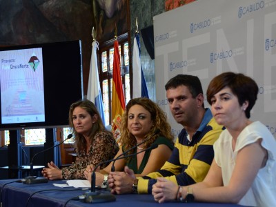 La consejera insular de Acción Social, Cristina Valido junto a Andrés Siverio, presidente de la Asociación de Parkinson de Tenerife, La fisioterapeuta de la Asociación, Nayra González y Nuria Campos, Directora de la Asociación