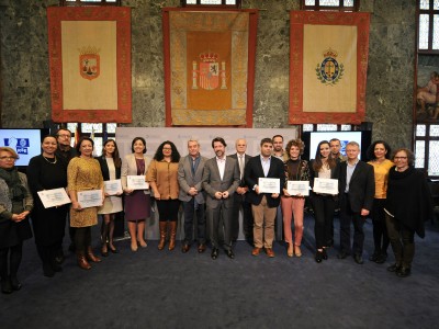 Foto de familia con autoridades y empresas