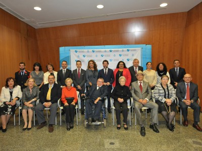 Foto de familia con premiados y homenajeados