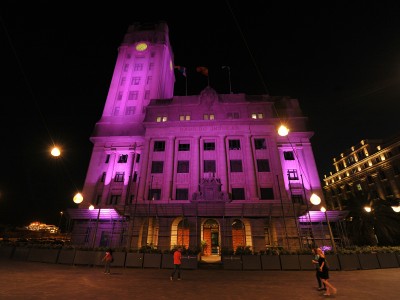 La fachada del Cabildo de Tenerife iluminada en Conmemoración del Día Mundial del Cáncer de Mama