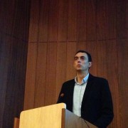 D. Juan Freire impartiendo su conferencia "Manifiesto Crowd. La empresa y la Inteligencia de las multitudes"