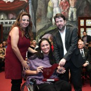 Dña. María Pino Brumberg, escritora, divulgadora y colaboradora de diferentes causas solidarias, paciente de Ataxias de Friedreich y secretaria de la Asociación de Ataxias de Canarias, Mención Honorífica por su destacada labor como voluntario de una entidad.