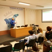 El Técnico de la Oficina de Voluntariado José Francisco Pérez Cabrera, impartiendo parte del contenido