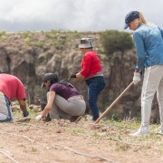 Trabajos de acondicionamiento en la finca de agricultura y jardinería ecológica de ATELSAM