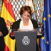 María del Pilar González Domínguez, voluntaria de ATEM y AECC, agradeciendo la Mención Honorífica otorgada a su persona