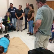 Los asistentes al taller en una actividad práctica