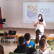 Taller impartido por la dinamizadora del Programa Tenerife isla Solidaria
