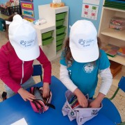 El alumnado realizando actividades