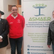 La Asociación ASMAER junto al dinamizador del Programa Tenerife Isla Solidaria
