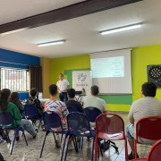 El Dinamizador del Programa Tenerife Isla Solidaria Impartiendo la charla