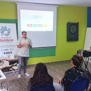 La Asociación LGBTI Diversas impartiendo su charla