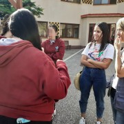 La Asociación Cultural Recreativa y Deportiva, INCLÚYEME charlando con el alumnado