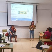Un instante del taller impartido por la ONCE