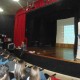 Representante de Aldeas Infantiles impartiendo su charla al alumnado 